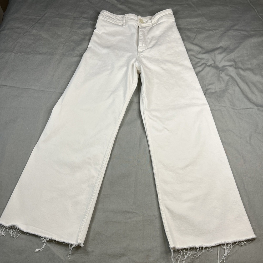Zara Women's Wide Leg White Jeans Size 6 Flat front back pockets frayed hem